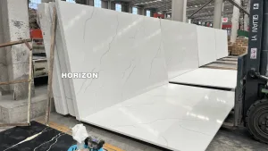 PURE WHITE BACKGROUND CALACATTA - HORIZON QUARTZ
