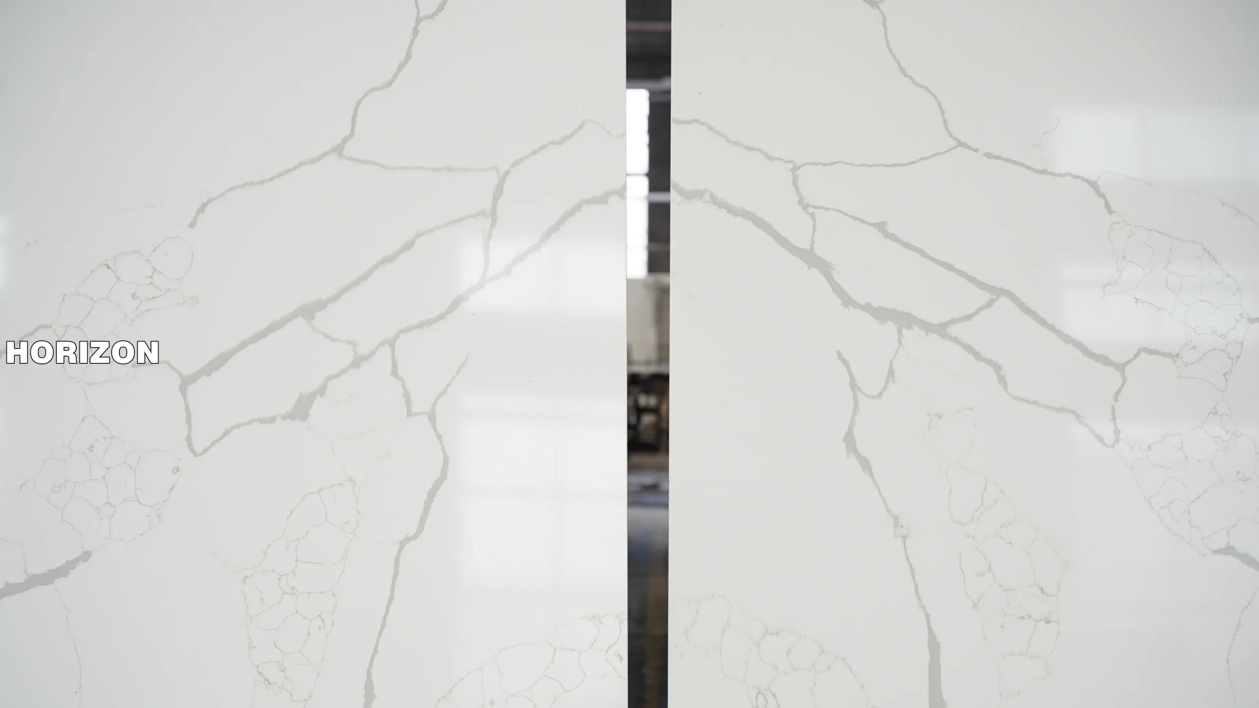 QUARTZ CALACATTA 1003 BOOKMATCH CLOSE UP BEST QUARTZ STONE SLAB - HORIZON QUARTZ