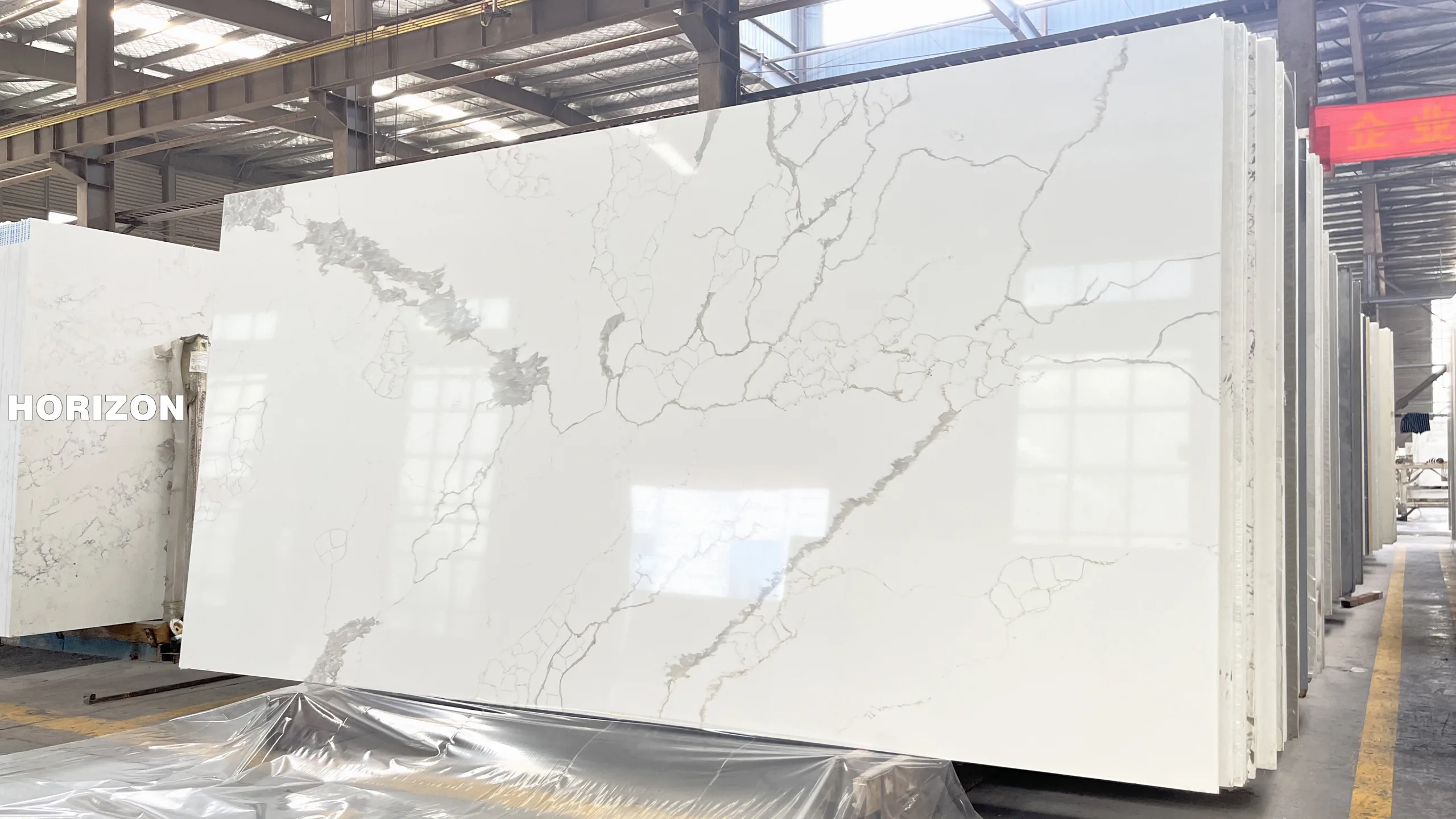 QUARTZ CALACATTA 1015 BEST QUARTZ STONE SLABS - HORIZON QUARTZ