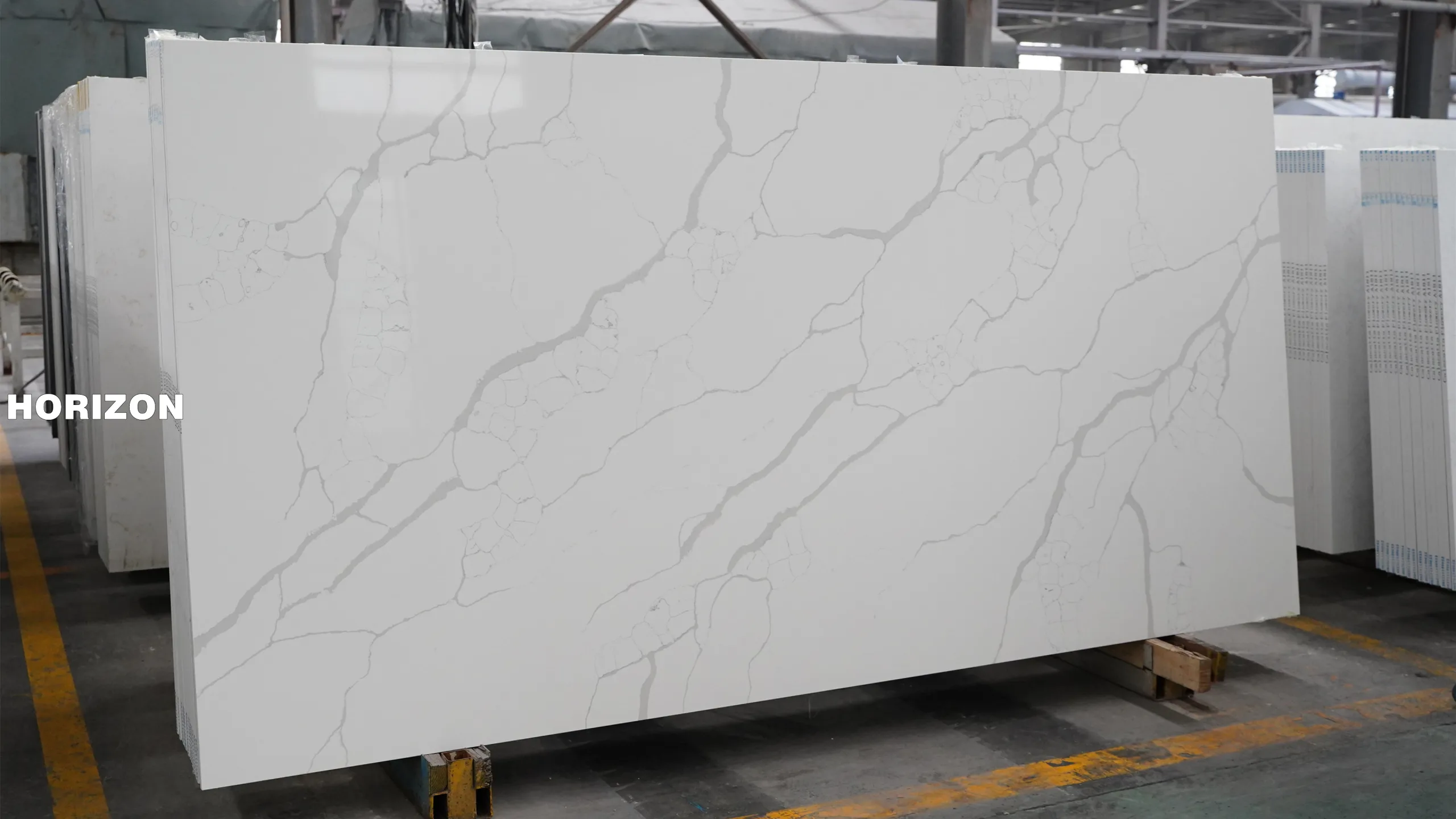 QUARTZ CALACATTA 1025 BEST QUARTZ STONE SLABS - HORIZON QUARTZ