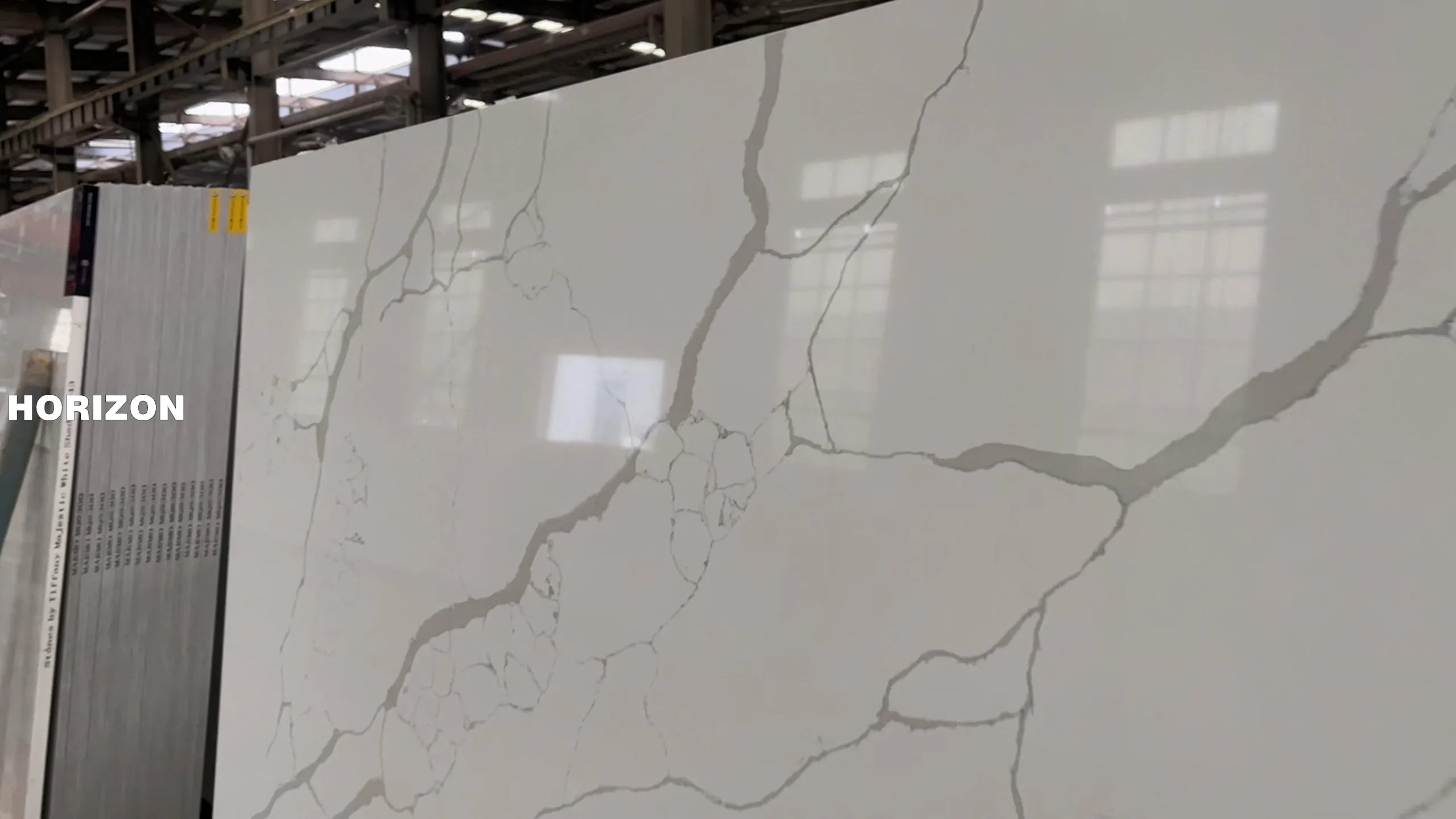 QUARTZ CALACATTA 1025 CLOSE UP 1 BEST QUARTZ STONE SLAB - HORIZON QUARTZ