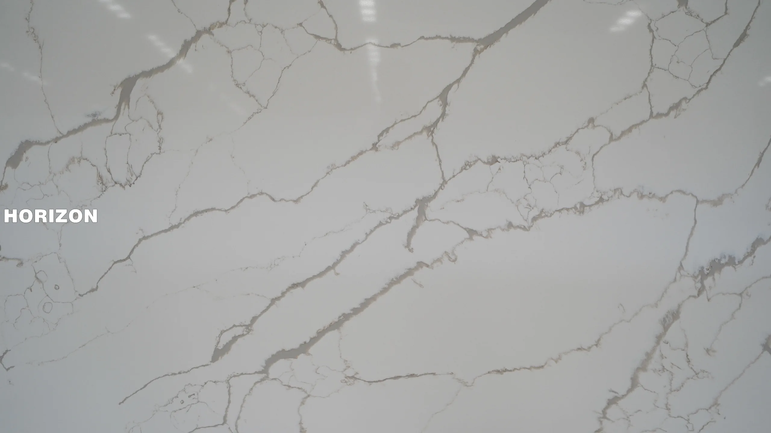 QUARTZ CALACATTA 1103 CLOSE UP BEST QUARTZ STONE SLAB - HORIZON QUARTZ