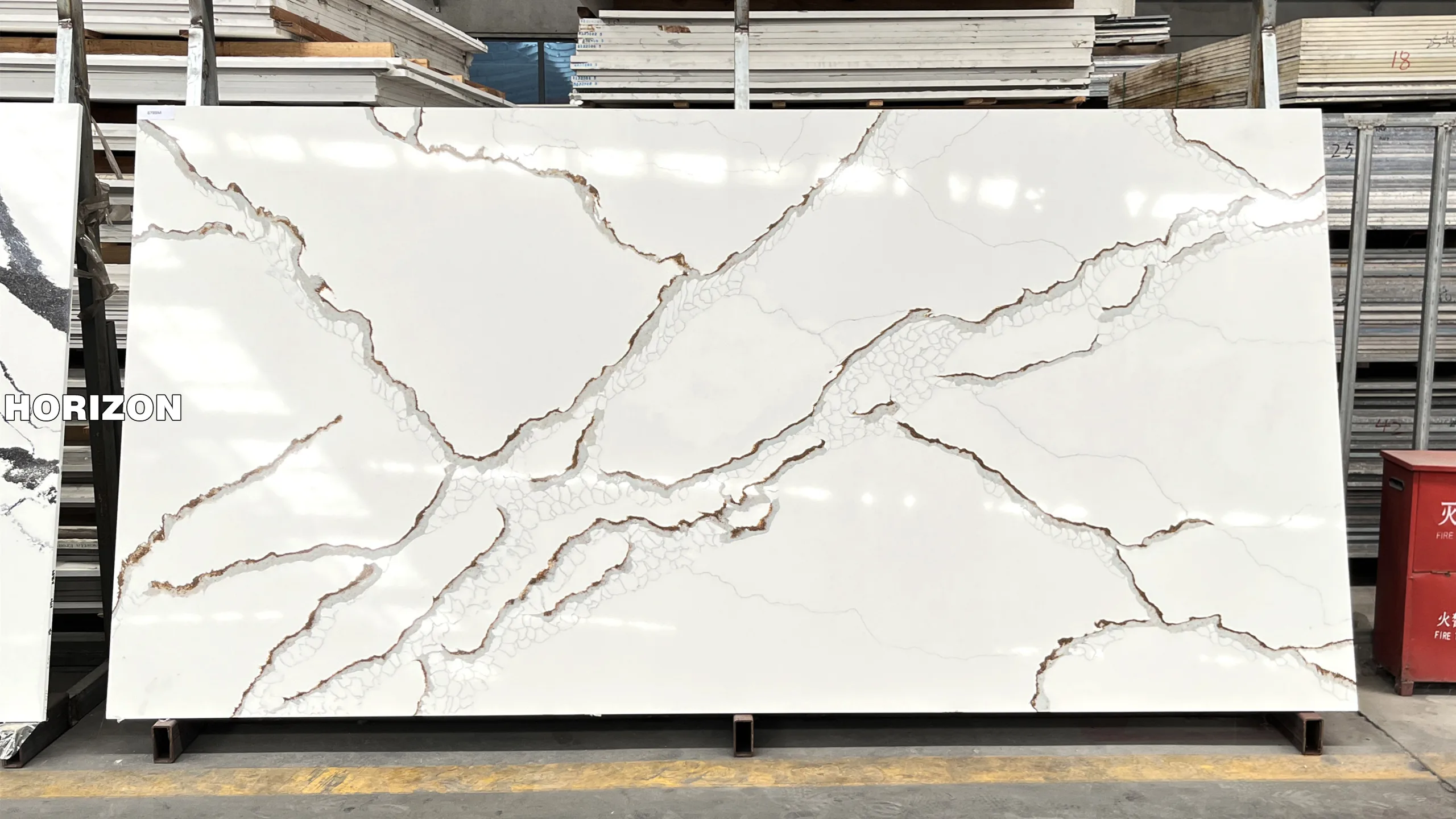 QUARTZ CALACATTA 6788 QUARTZ STONE SLAB - HORIZON QUARTZ