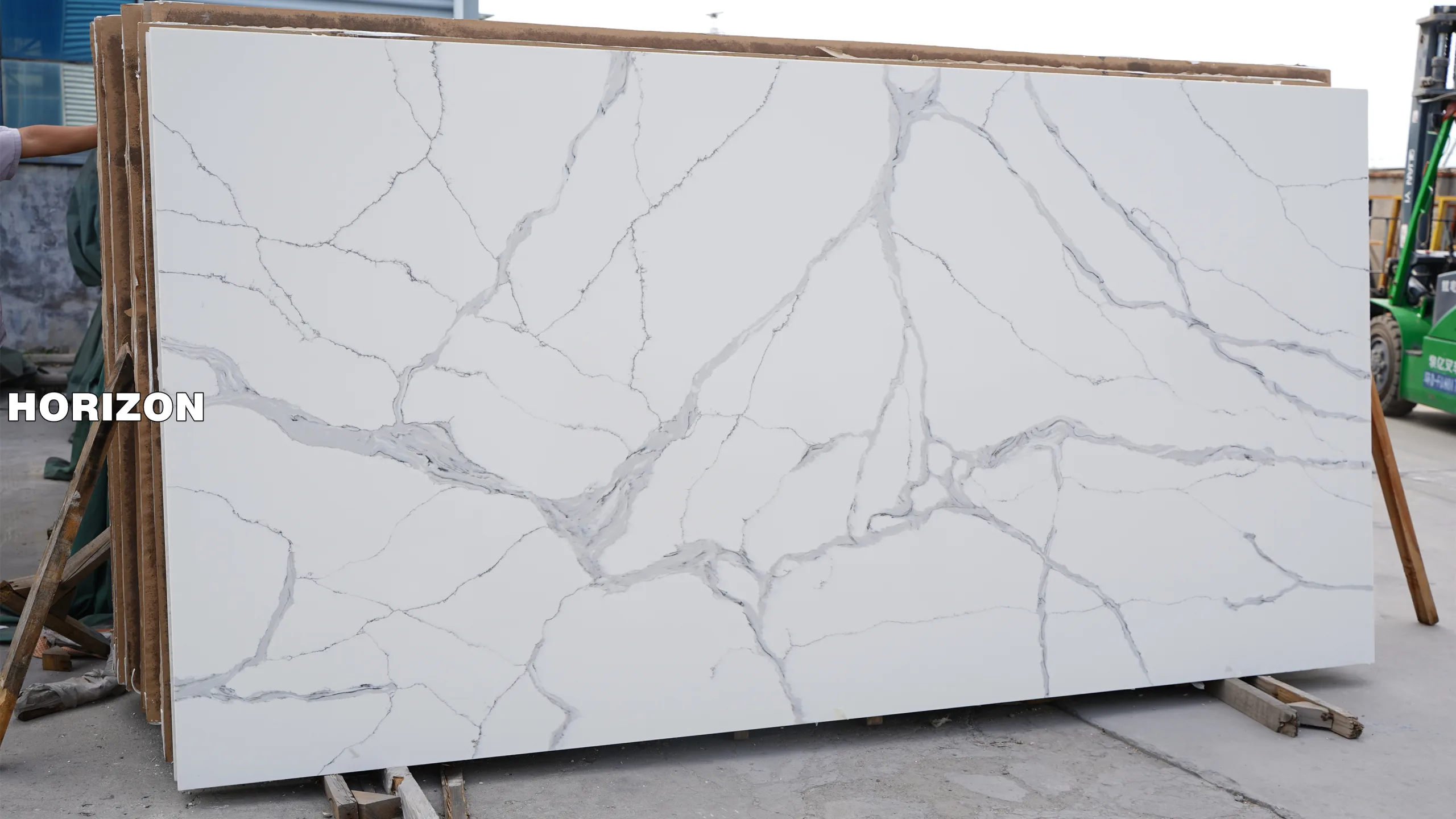 QUARTZ CALACATTA 7702 BEST QUARTZ STONE SLABS - HORIZON QUARTZ