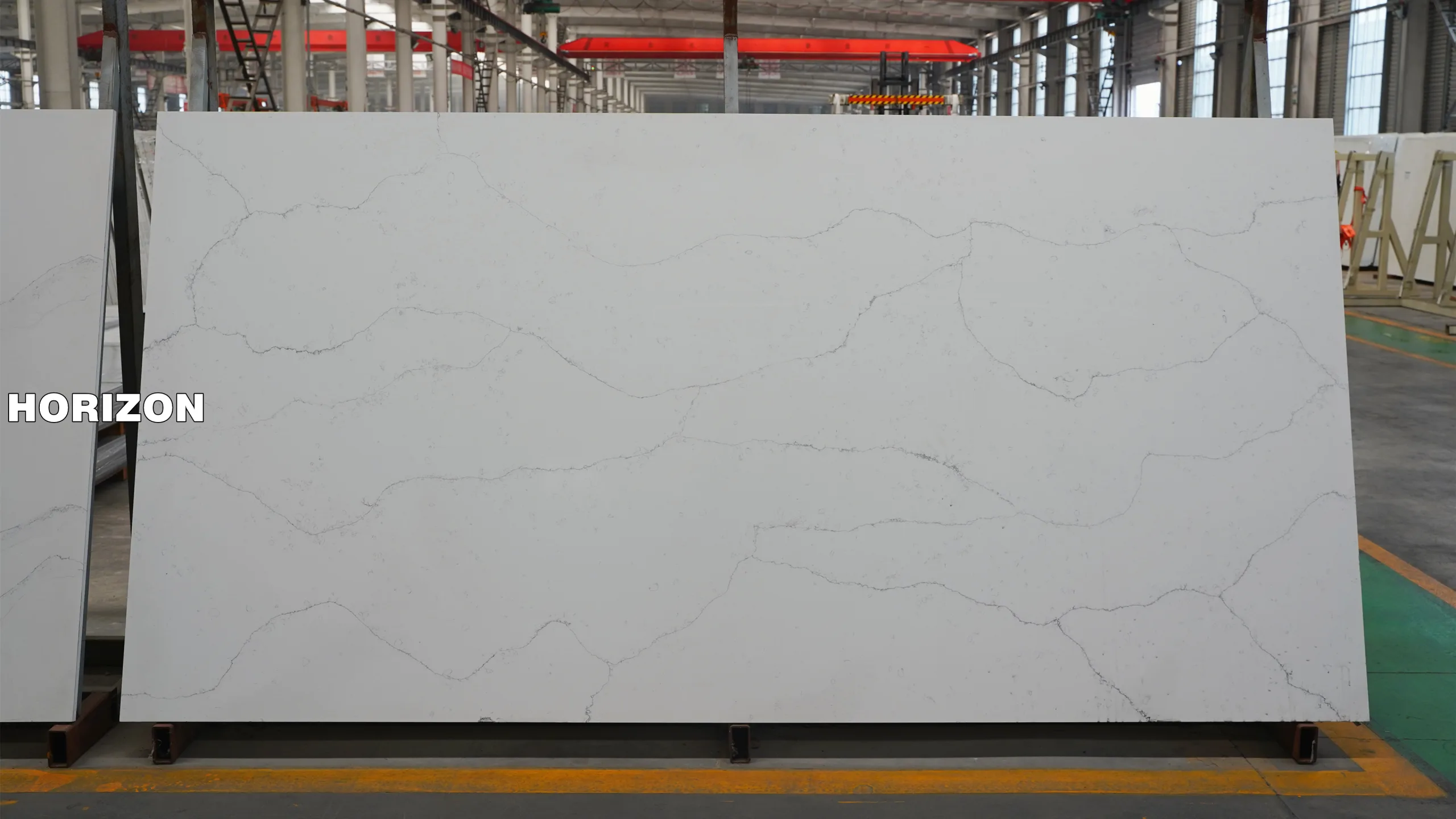 QUARTZ CALACATTA 9015 CLOSE UP BEST QUARTZ STONE SLAB - HORIZON QUARTZ