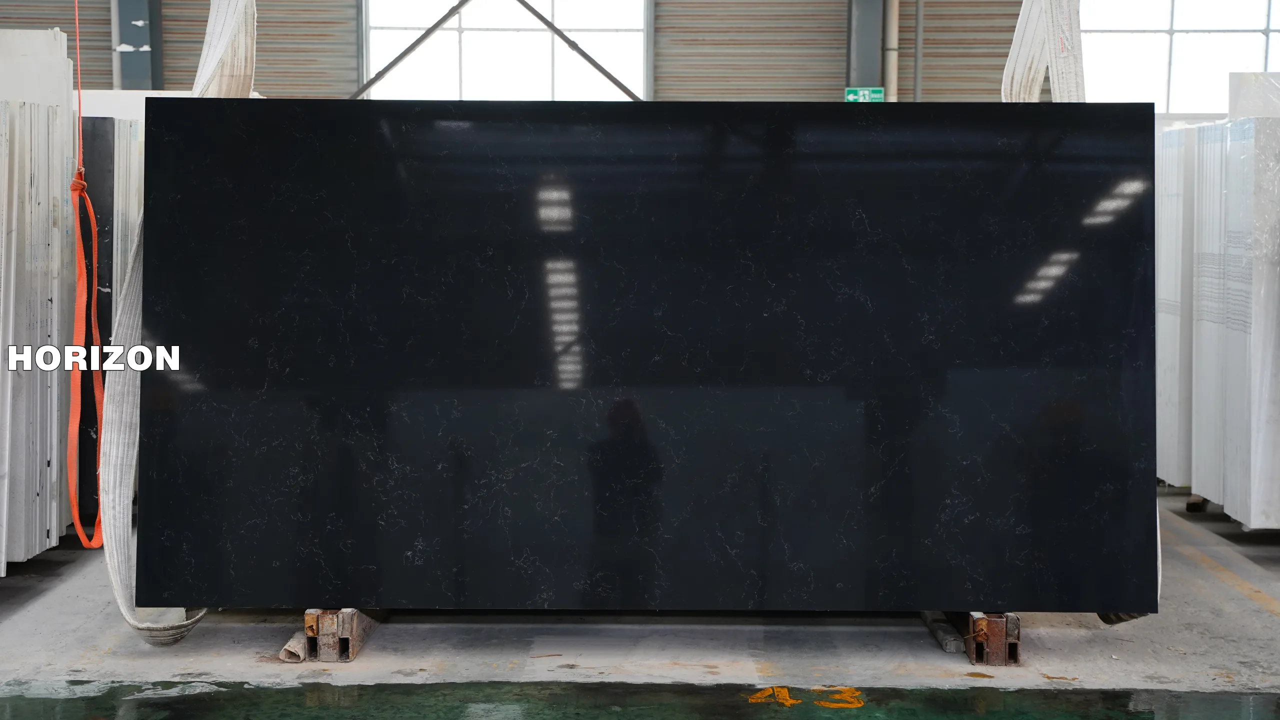 QUARTZ CARRARA BLACK 7200 CLOSE UP BEST QUARTZ STONE SLAB - HORIZON QUARTZ