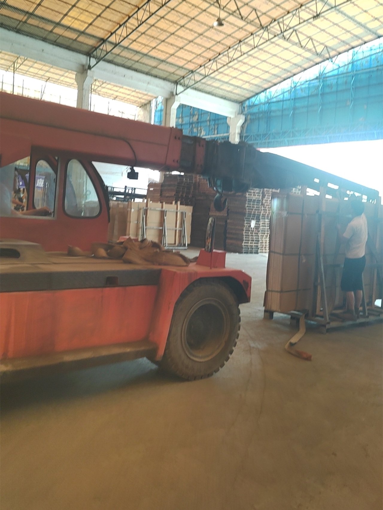 Sintered Stone Slabs Load On 20GP Container 1