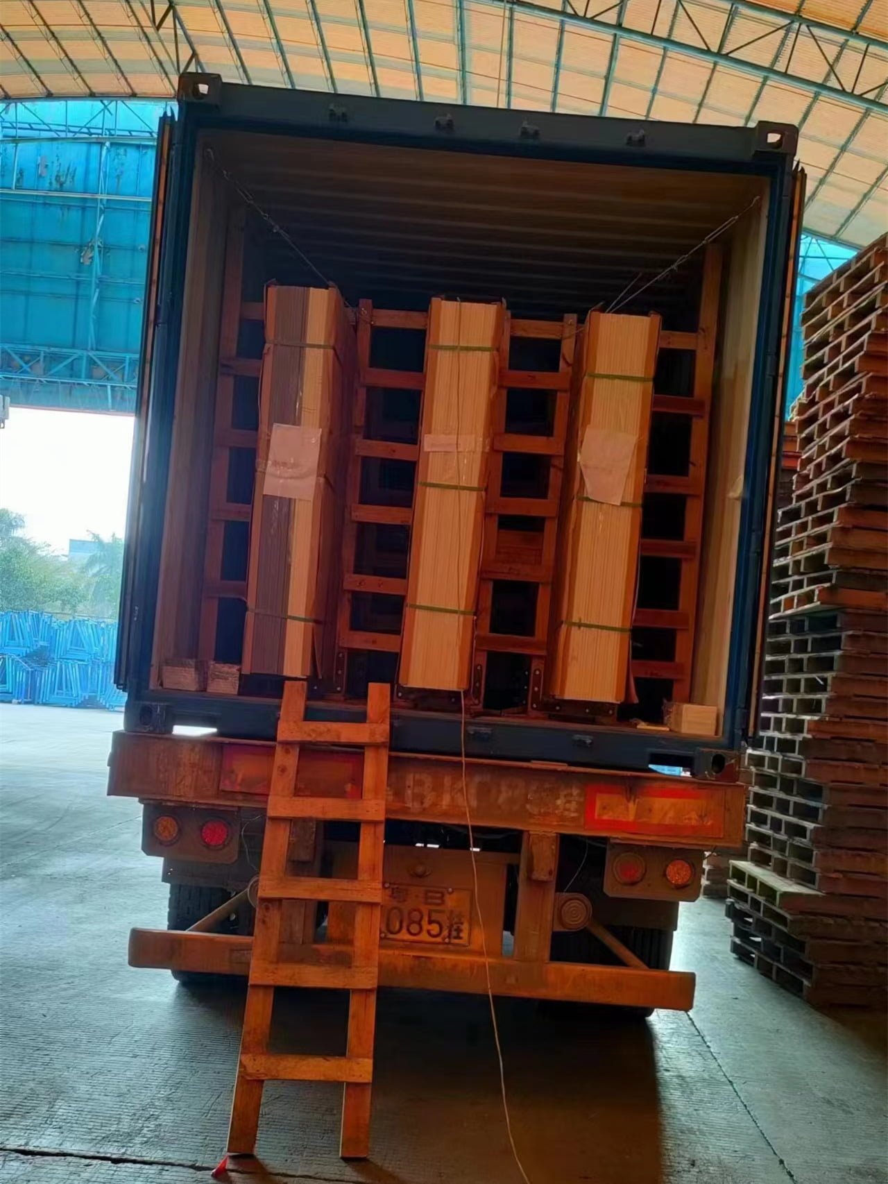 Sintered Stone Slabs Load On 20GP Container 6